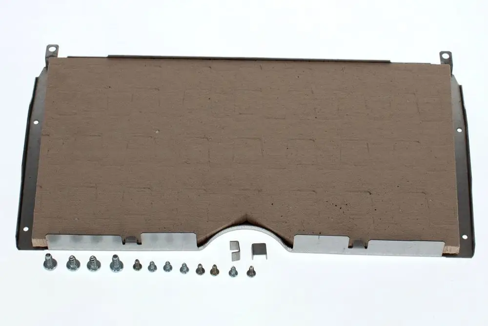 BOSCH Vorderwand aus Metall mit einer flachen Oberfläche und verschiedenen Schrauben sowie Kleinteilen zur Befestigung, auf weißem Hintergrund.